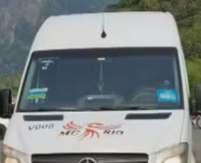 Van com equipe do cantor Tiee é sequestrada e roubada na Linha Amarela