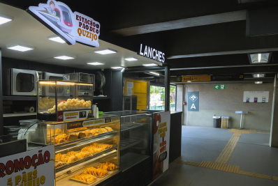 Rede de lanches abre 19 vagas em quiosques em estações de trem e no centro de distribuição no Rio
