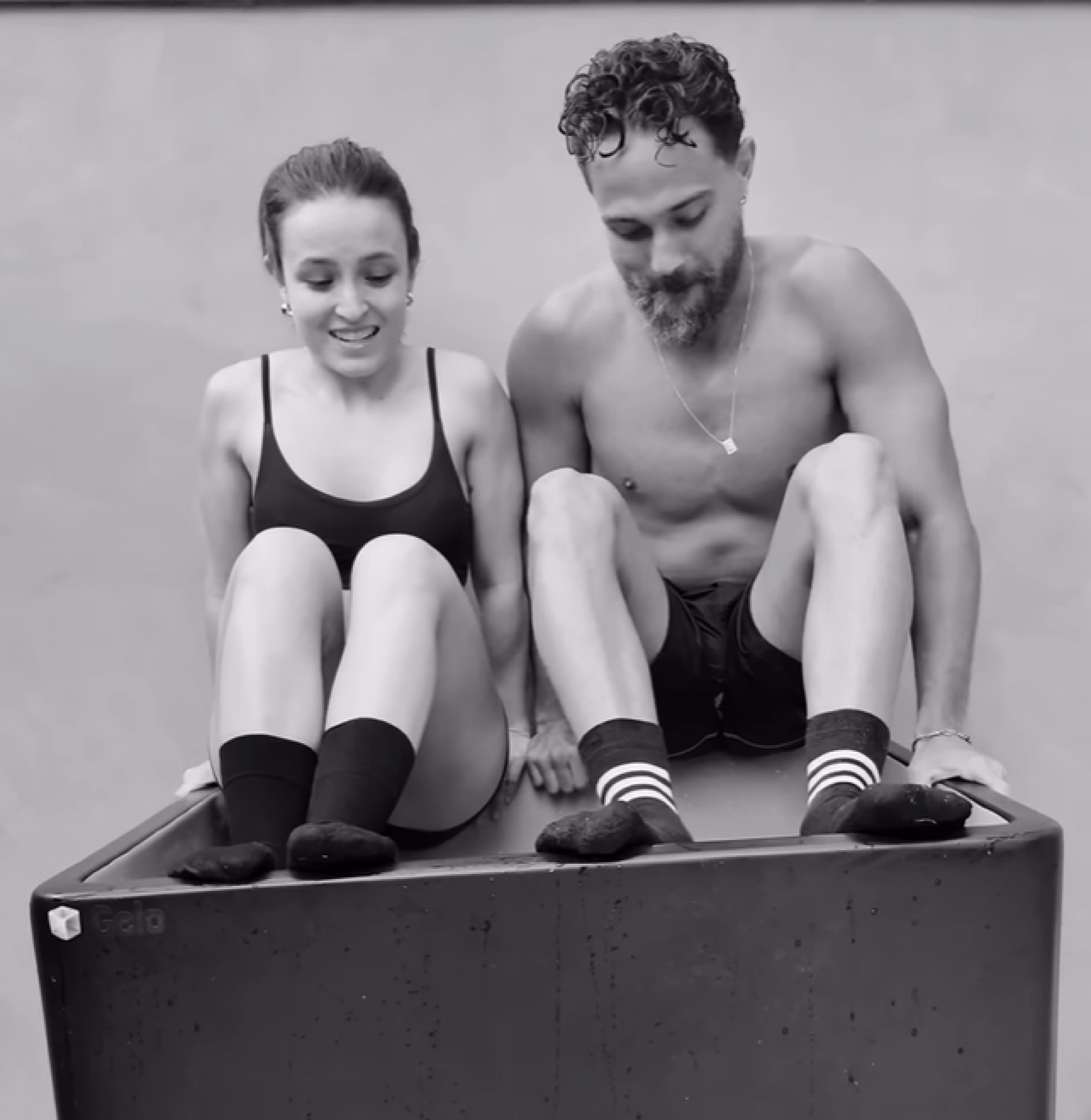 Larissa Manoela e André Luiz Frambach encaram desafio da banheira de gelo - reprodução Instagram