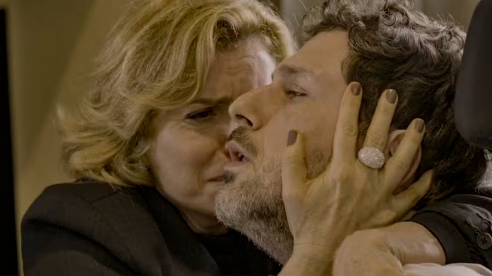 Odete se vê obrigada a cuidar de Leonardo - TV Globo