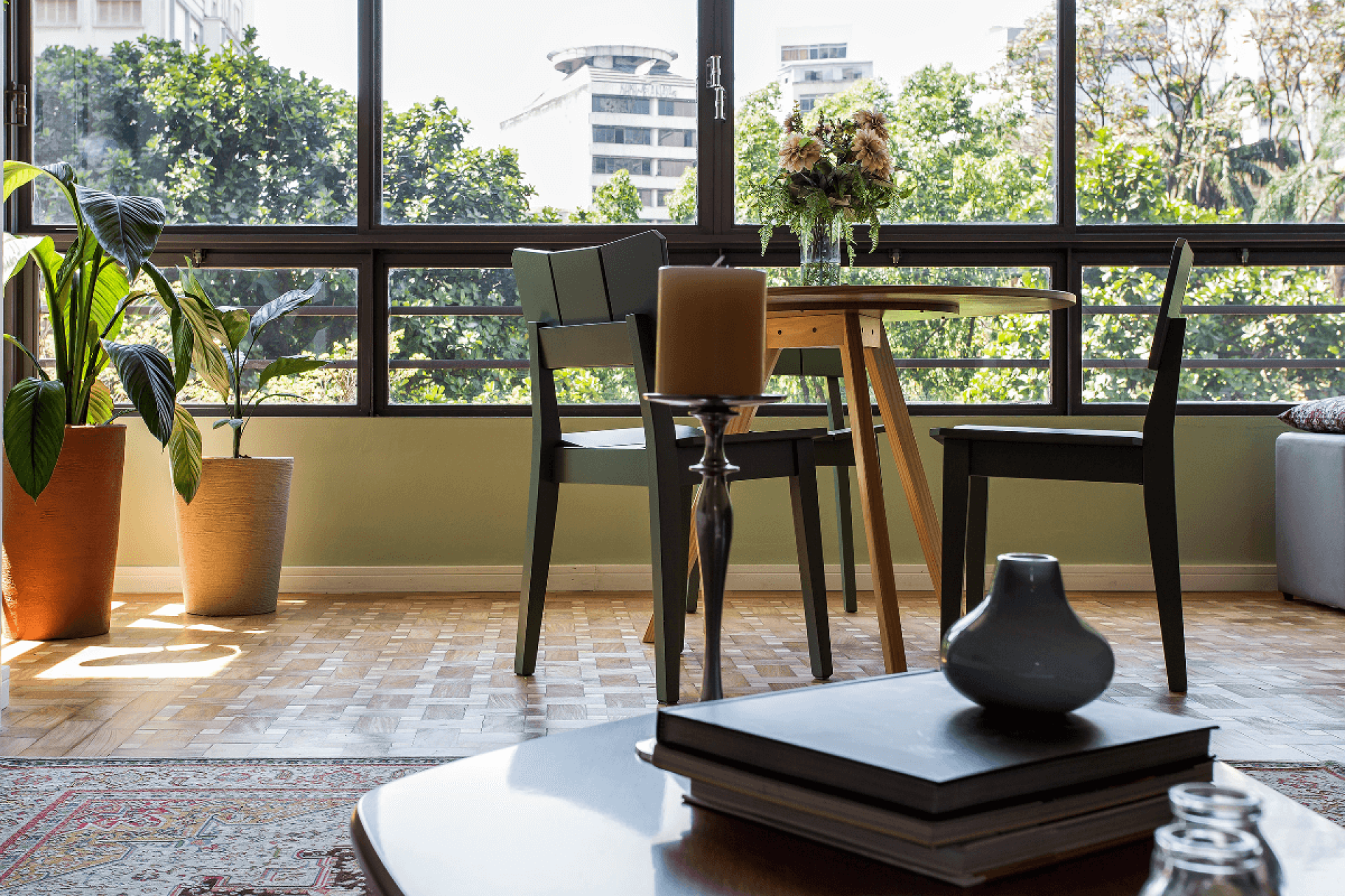 A decora&ccedil;&atilde;o pode ajudar a transformar um im&oacute;vel antigo com charme e funcionalidade (Projeto: Palladino Arquitetura | Imagem: Rog&eacute;rio Cajui) 