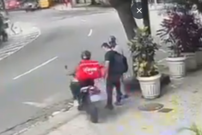 Vídeo: homem é assaltado por motociclista com 'bag' de entrega no Flamengo