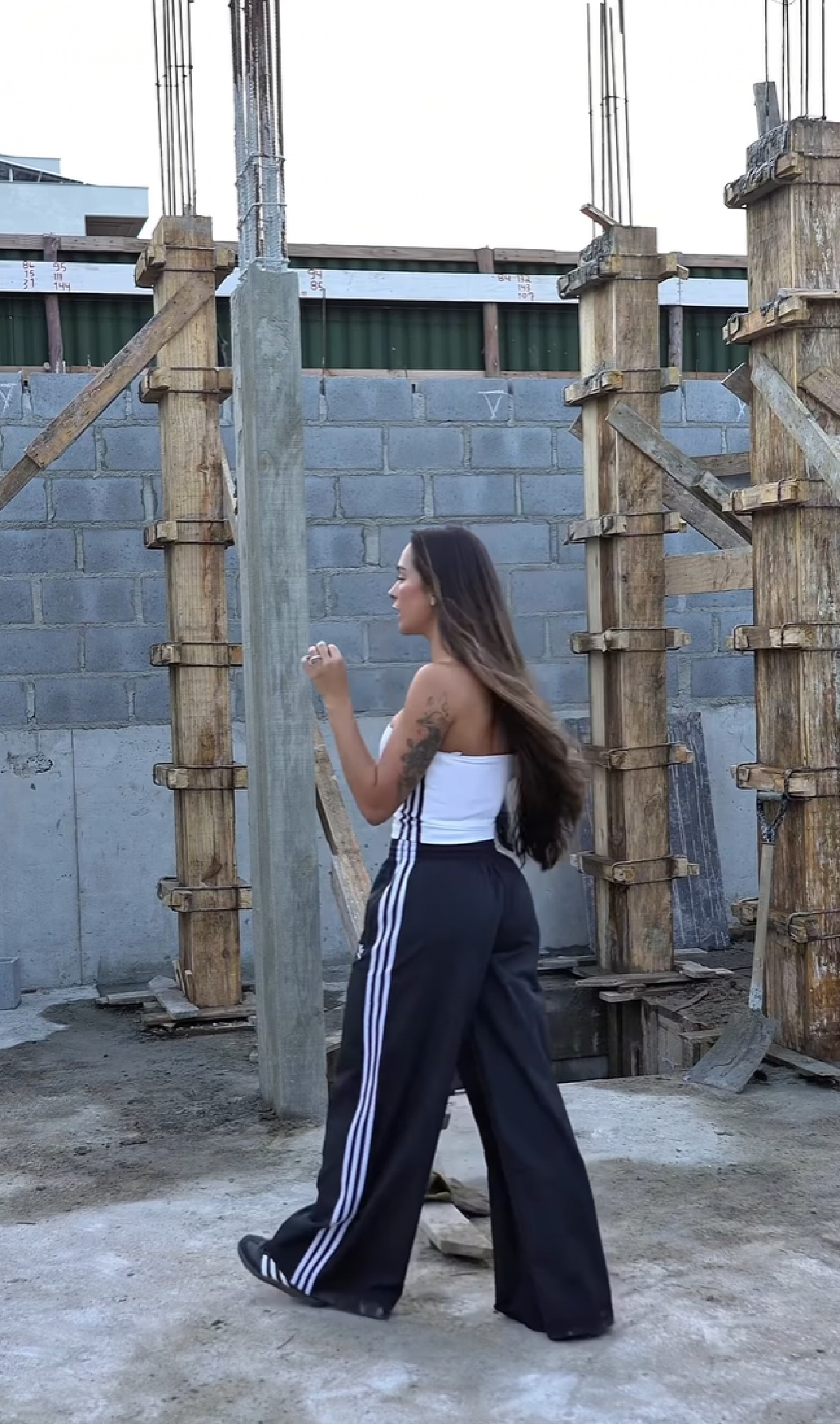 Tainá Militão compartilhou início das obras em série publicada nas redes sociais - reprodução Instagram