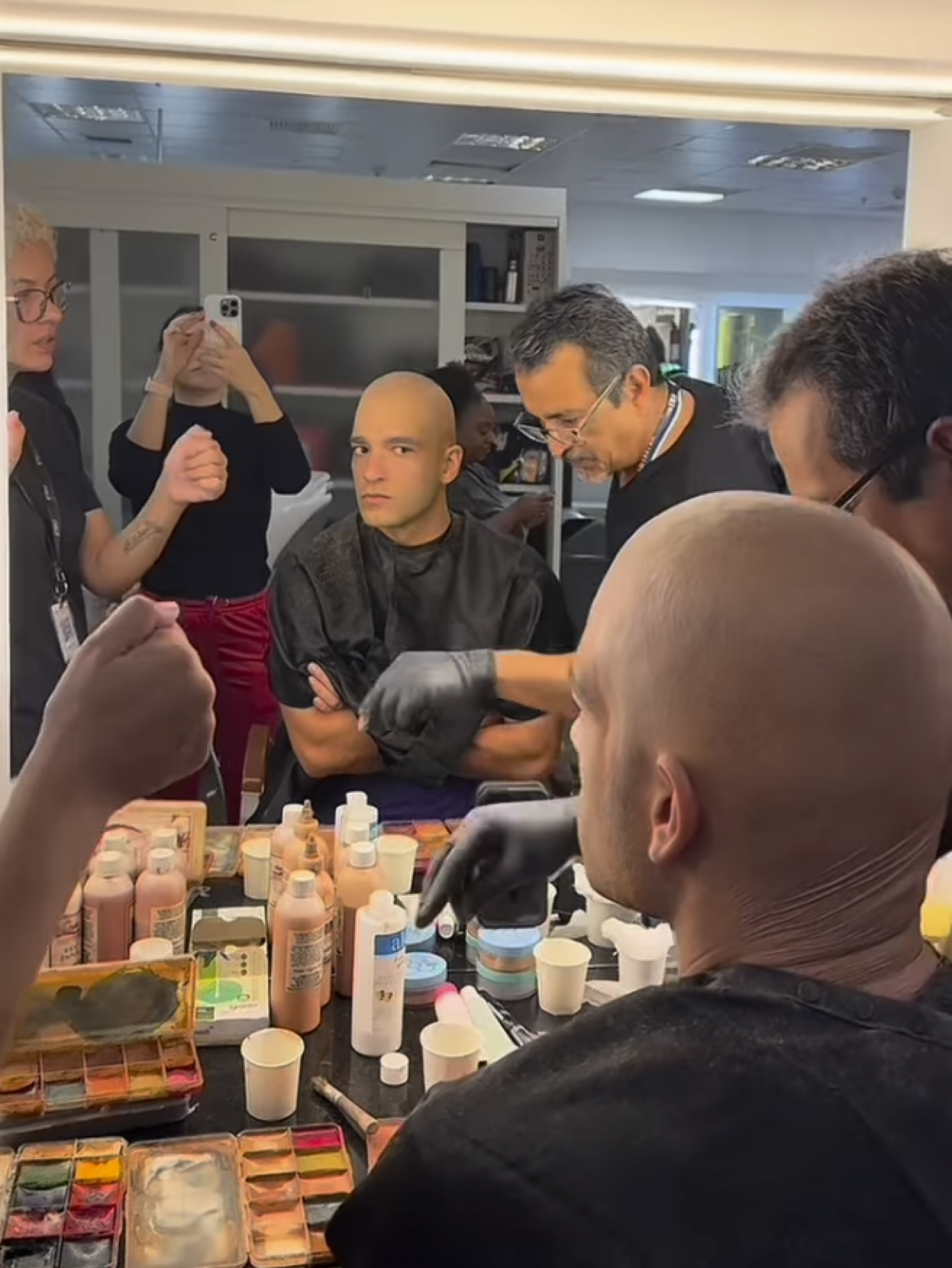 Humberto Carrão passa por processo diário de transformação para cenas após quimioterapia do personagem - reprodução Instagram