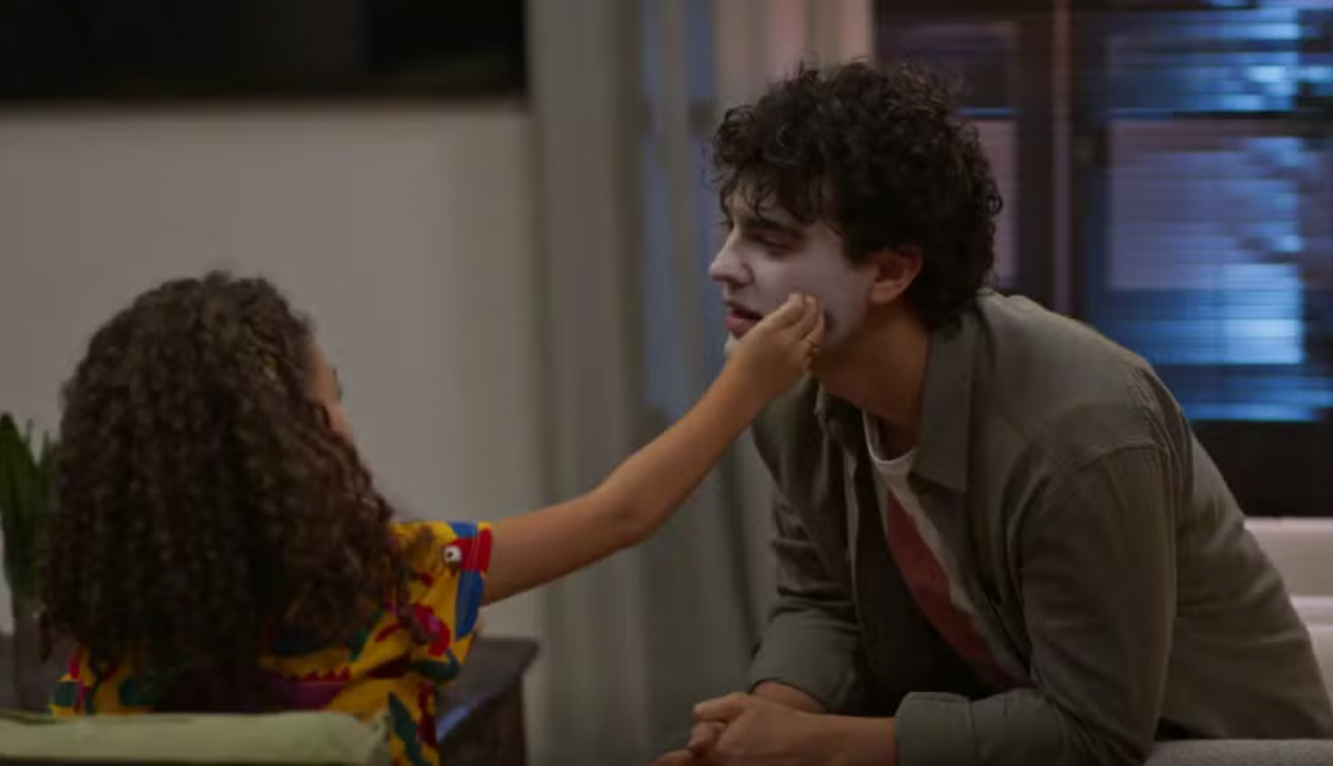 Caco cuida de Sofia - TV Globo