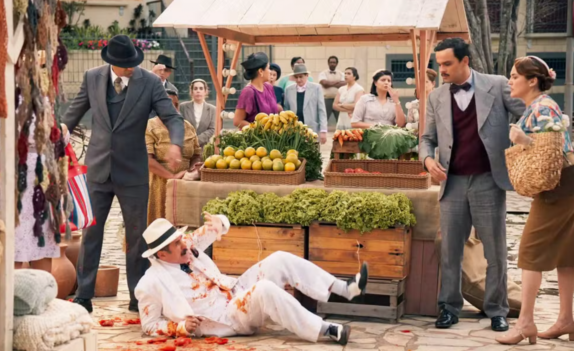 'Êta Mundo Melhor!': Ernesto sofre perseguição, acidente e quase é linchado - TV Globo