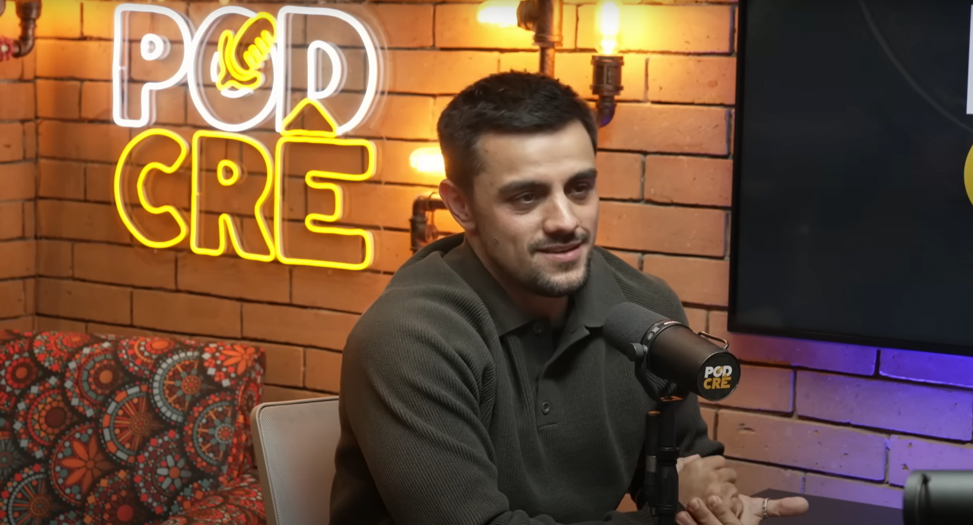 Felipe Simas - reprdução Youtube