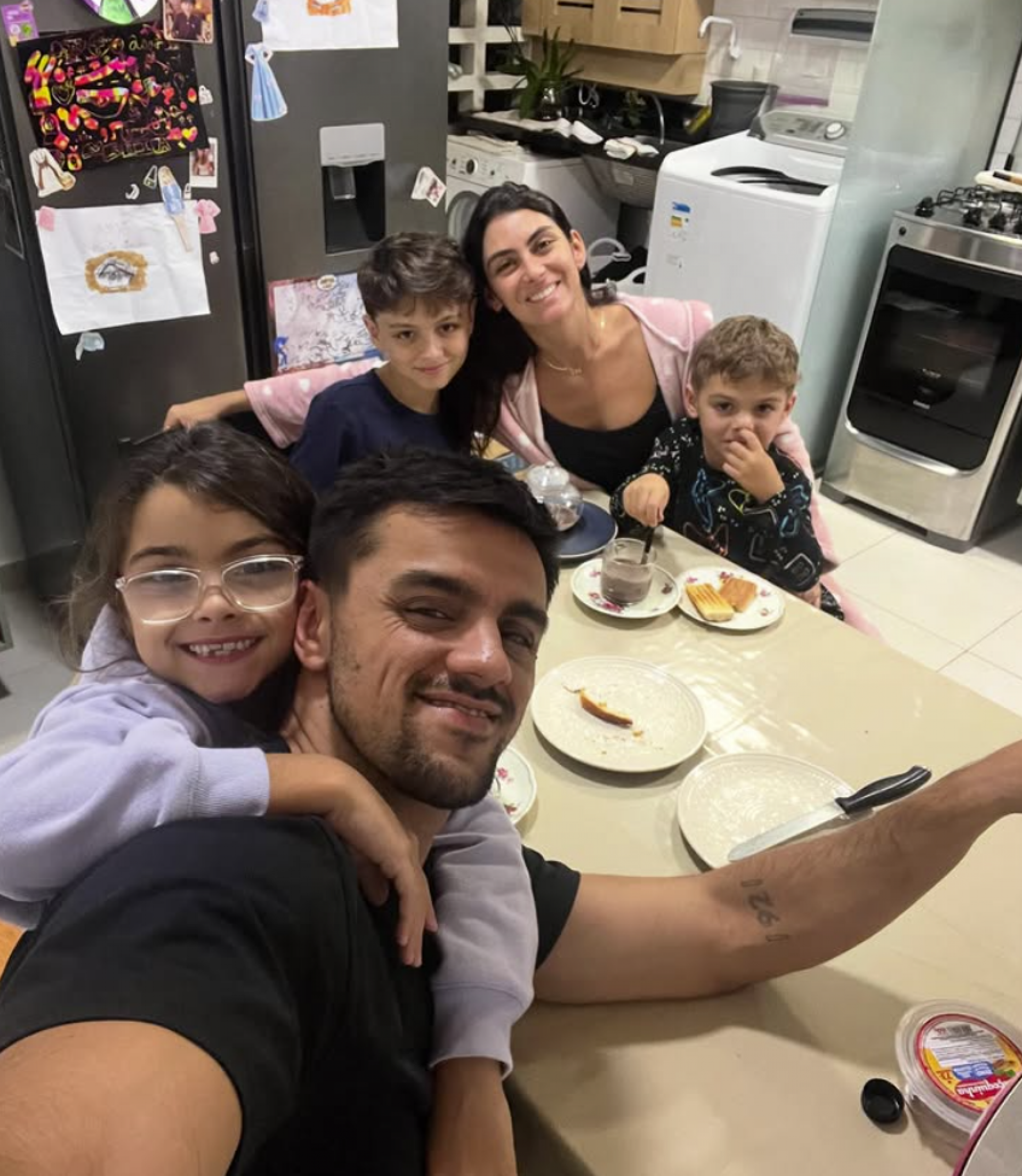 Felipe Simas recebe declaração de Mariana Uhlmann sobre 13 anos de relacionamento - reprodução Instagram