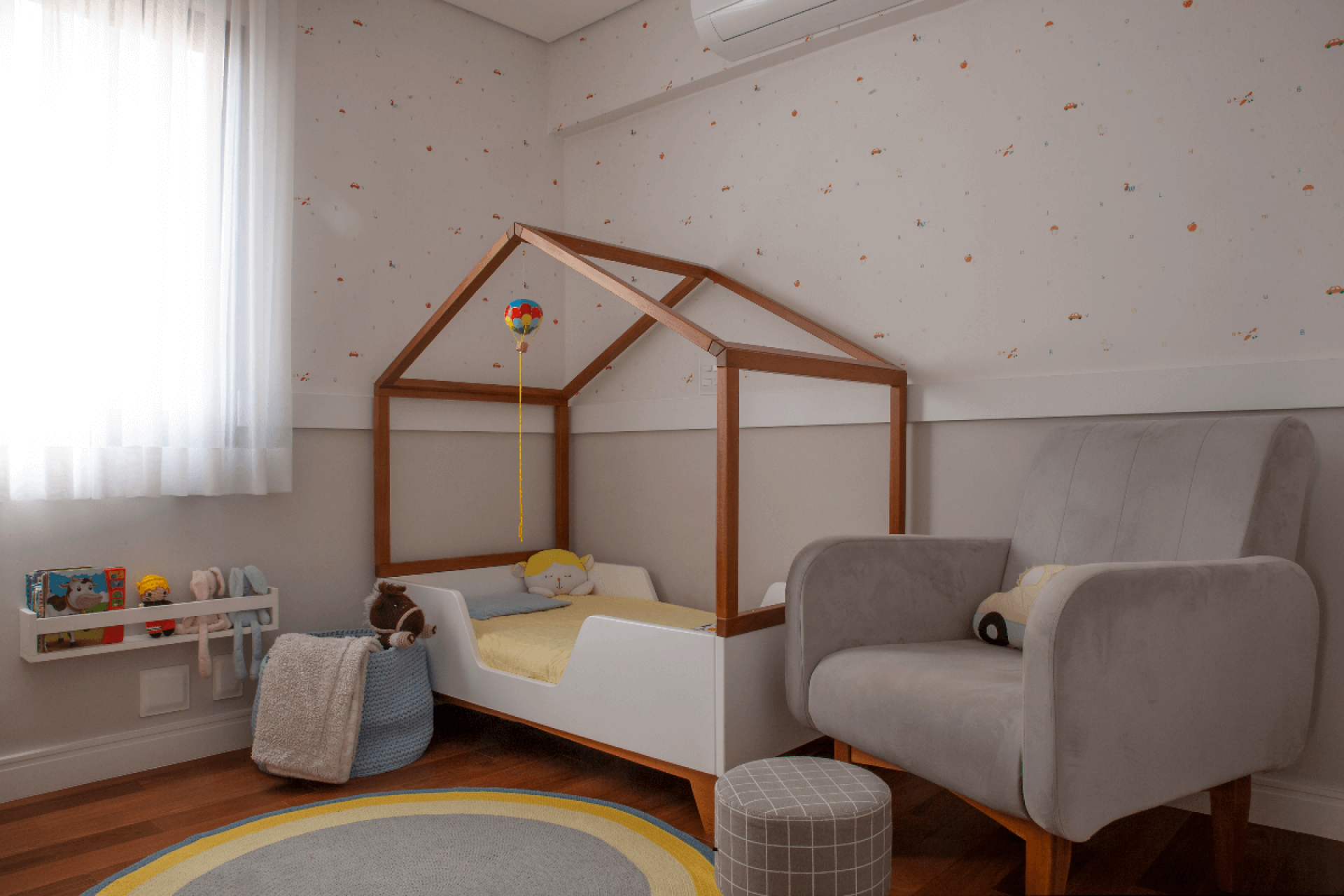 Planejamento ajuda a transformar a casa em um espa&ccedil;o seguro e funcional para receber o beb&ecirc; (Projeto BMA Studio | Imagem: Luis Gomes) 