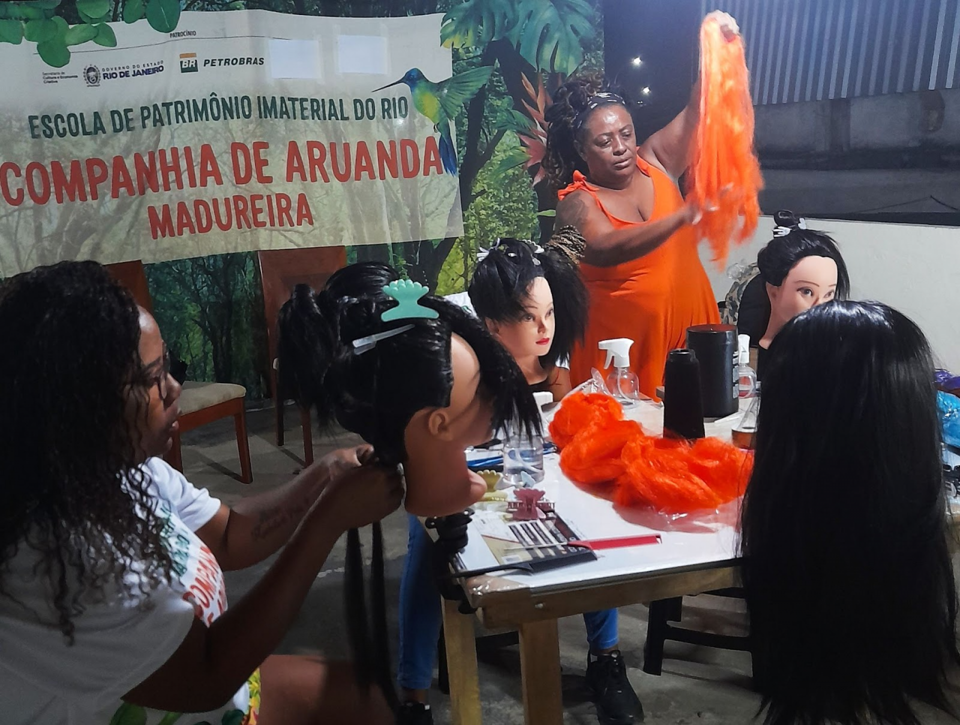 Oficina de Tranças são oferecidas no projeto - Divulgação