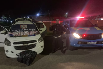 Dupla é presa com 9kg de drogas escondidos dentro de carro na RJ-106, em São Pedro da Aldeia