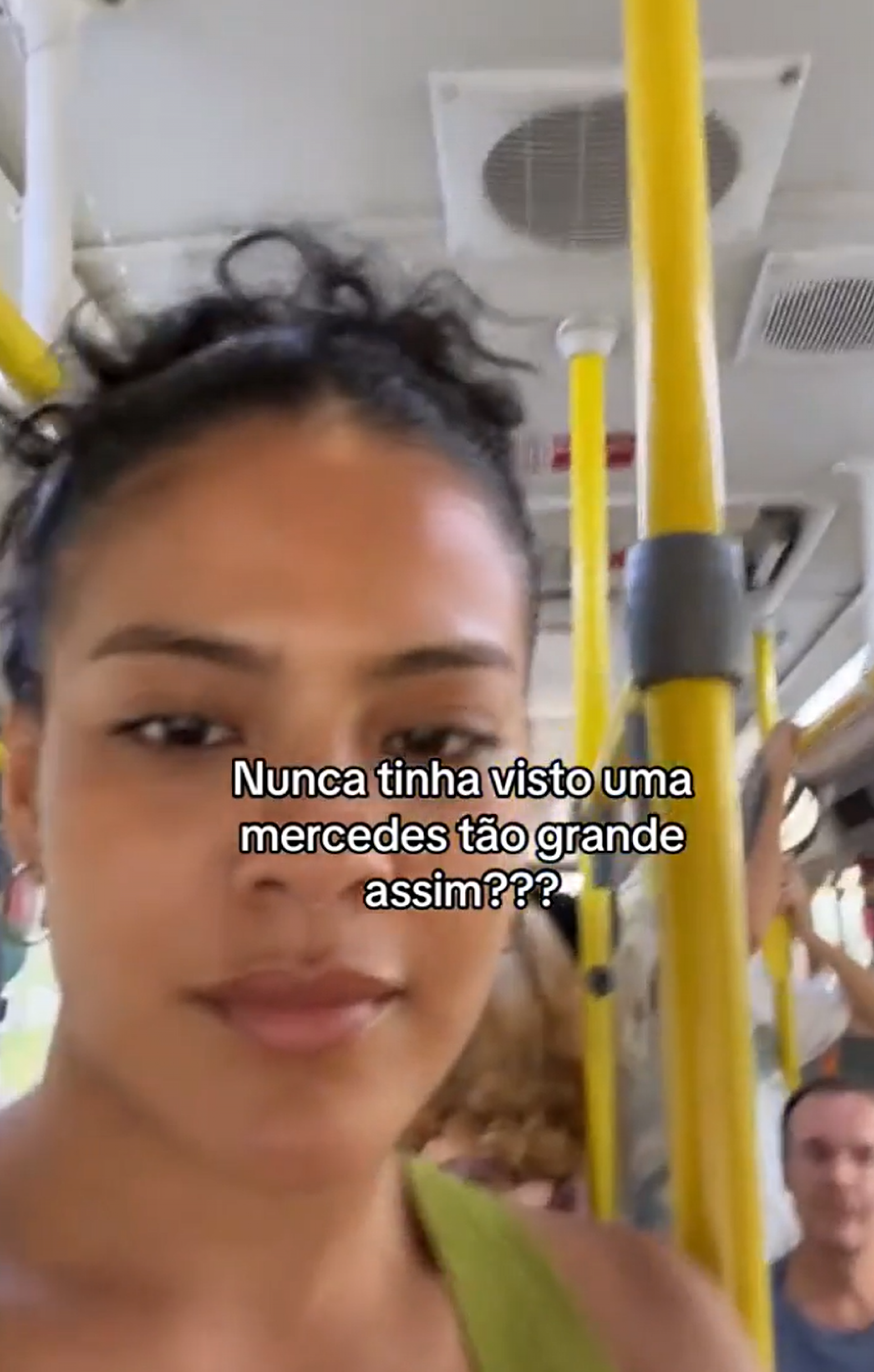 Bella Campos anda de ônibus no Rio e faz piada - reprodução TikTok