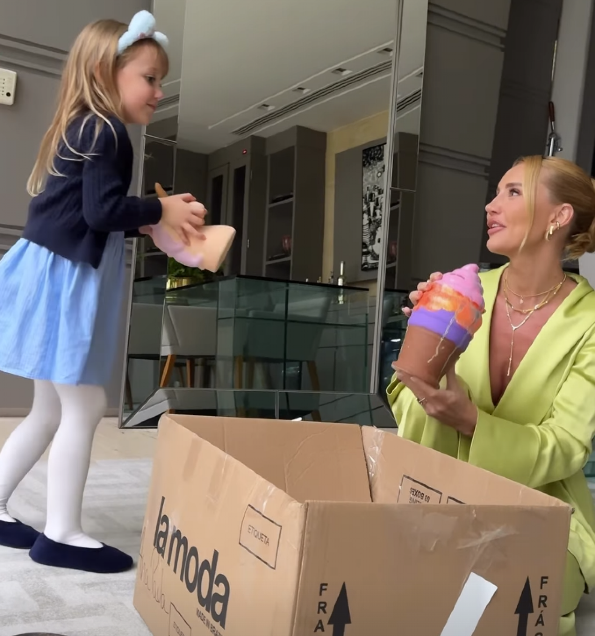 Filha de Roberto Justus e Ana Paula Siebert decidiu economizar para comprar acessórios de acampamento - reprodução Instagram