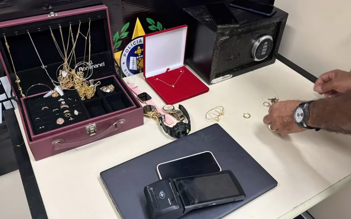 joias, relógios e bijuterias avaliados em R$ 332.525,20