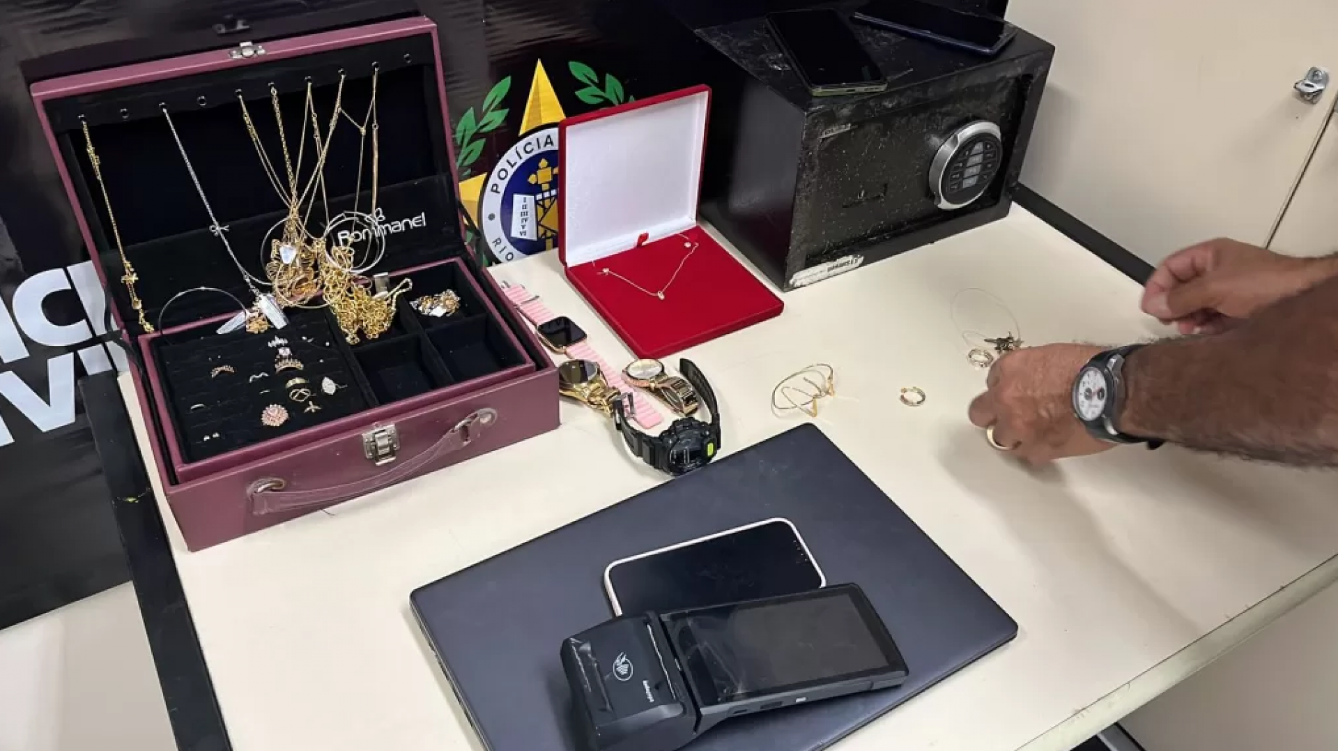 joias, rel&oacute;gios e bijuterias avaliados em R$ 332.525,20 - Divulga&ccedil;&atilde;o/PM 