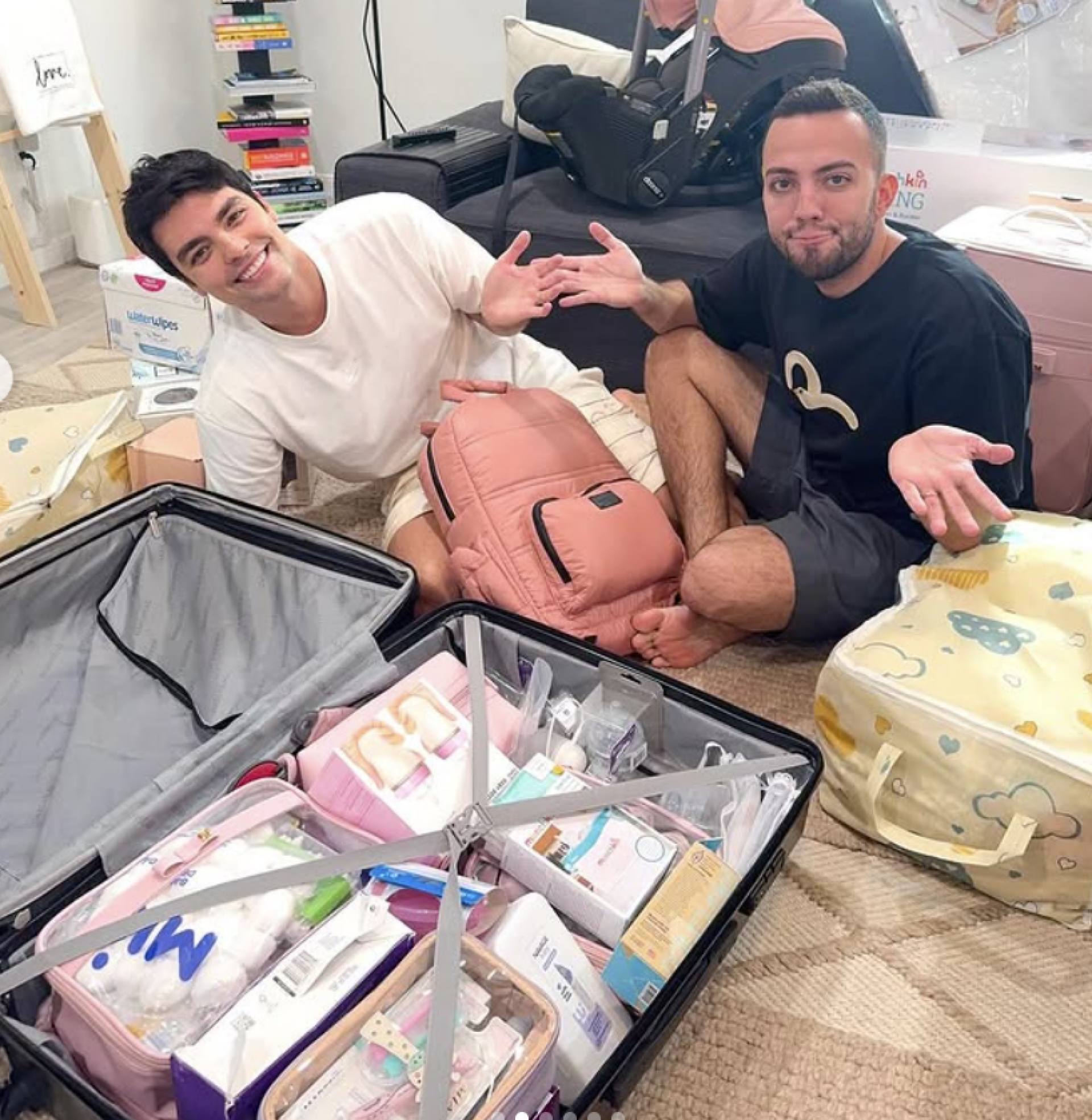 Lucas Rangel e o marido, Lucas Bley, aguardam o nascimento da primogênita nos Estados Unidos - reprodução Instagram