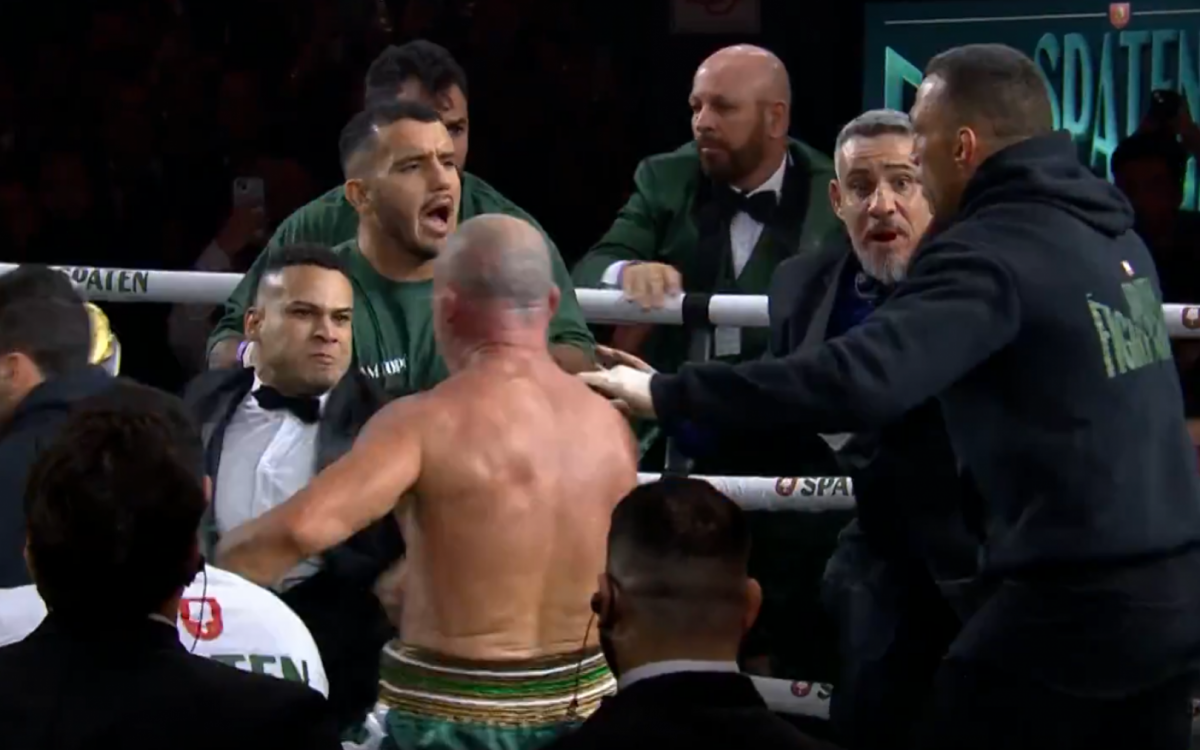 Momento em que Rafael Freitas, filho de Popó, desfere golpe que nocauteou Wanderlei Silva