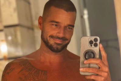 Ricky Martin surpreende com nude no espelho e agita seguidores