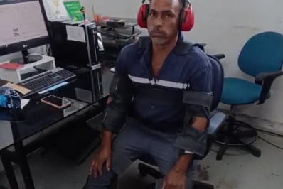 Jovens vivenciam os desafios da terceira idade com vestimenta de simulação