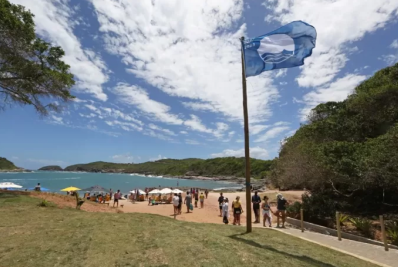 Búzios lidera o litoral fluminense com mais praias Bandeira Azul na temporada 2025/2026