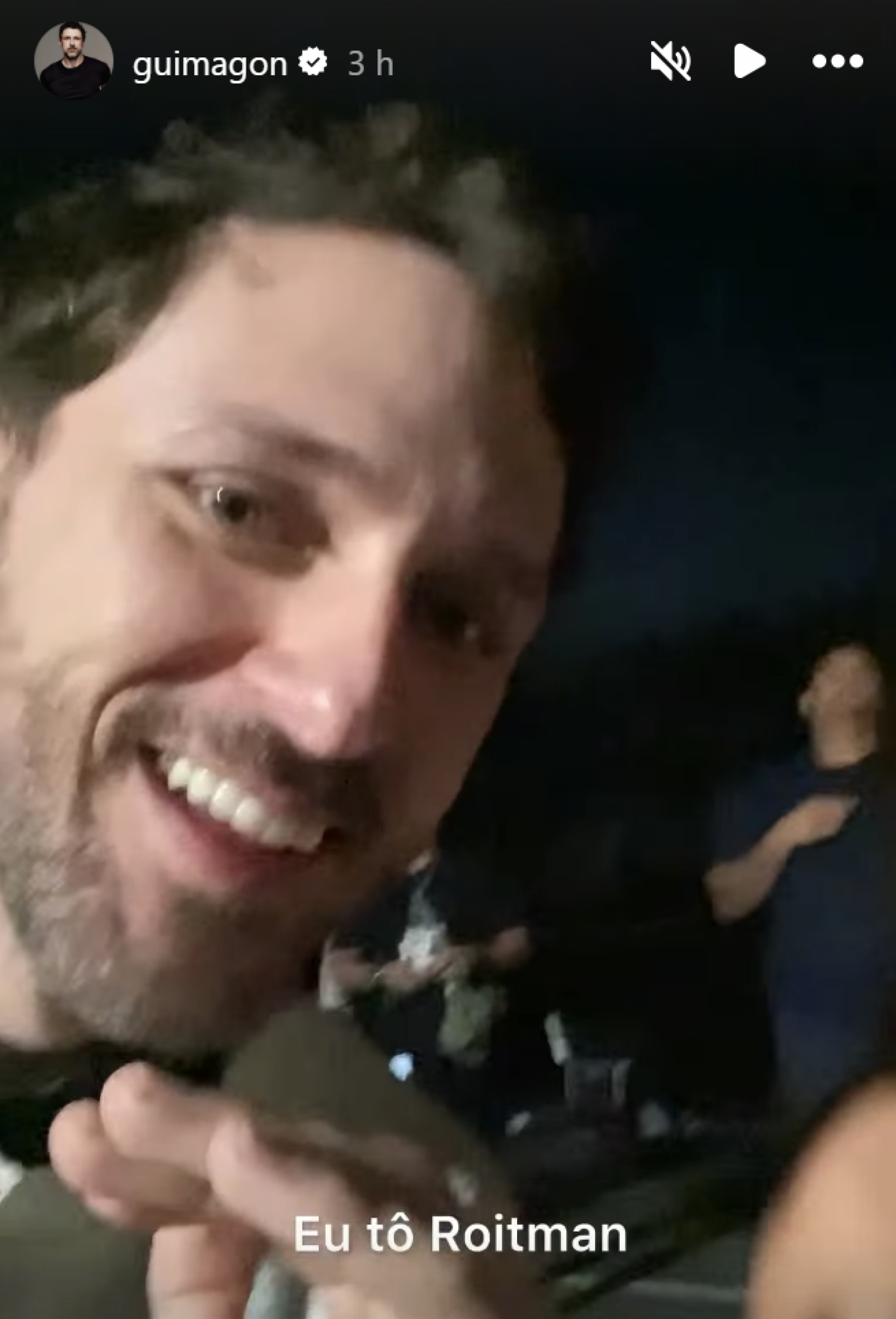 Guilherme Magon brinca com Paolla Oliveira nos bastidores de Vale Tudo - reprodução Instagram