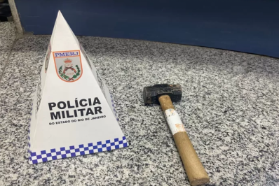 Homem é preso em Araruama por ameaçar mulher e danificar residência