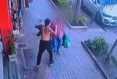 Idoso é agredido com soco no rosto enquanto caminhava por calçada