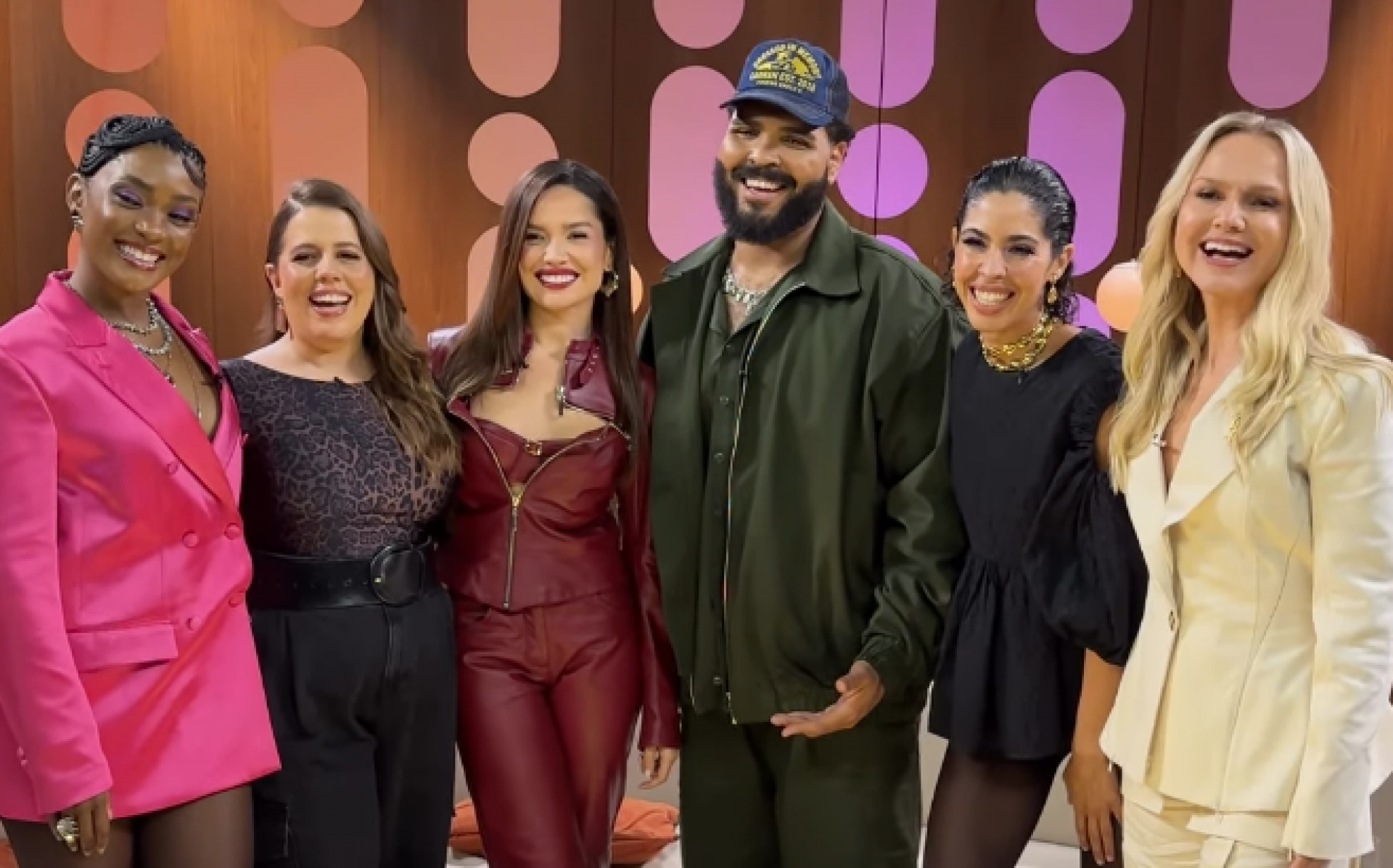 Durante o  Saia Justa, Juliette relembrou o início do tratamento psicológico e - reprodução Instagram