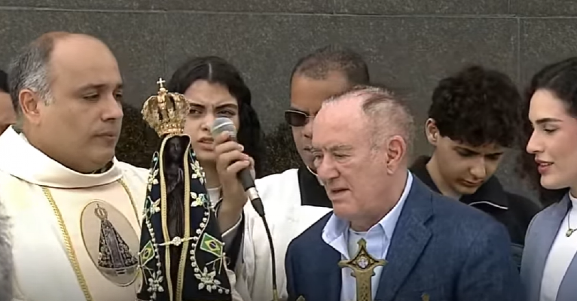 Padre Omar e Renato Aragão participam das comemorações no Corcovado - Reprodução / Redes sociais 