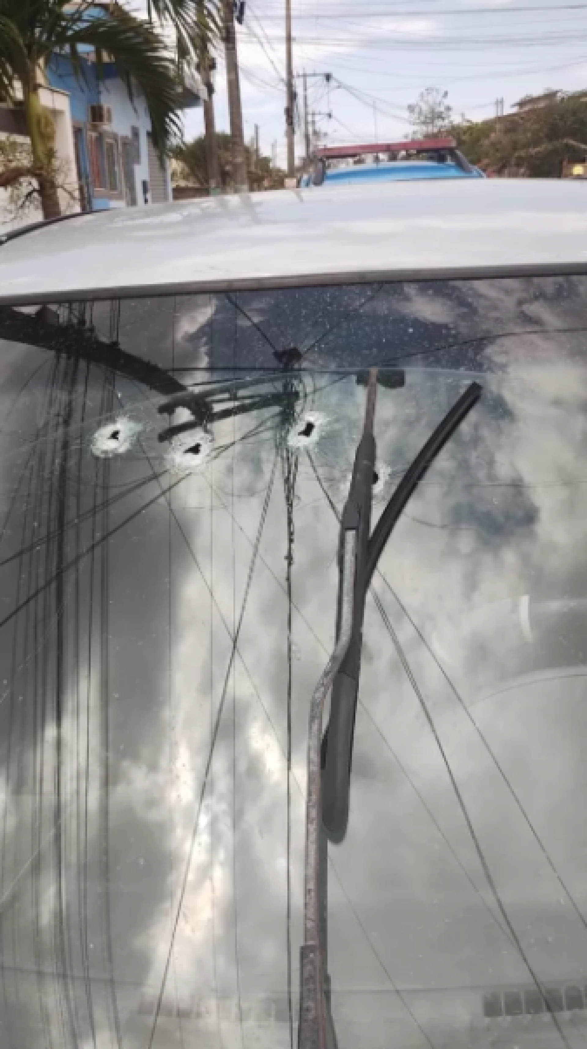 Polícia prende dois suspeitos de tentativa de homicídio e recupera carro roubado  - Divulgação/PM 