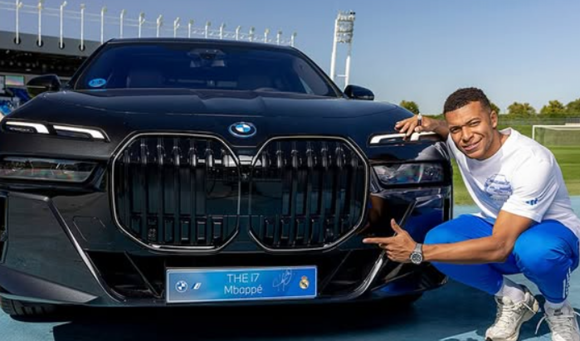 Jogadores do Real Madrid puderam escolher entre seis modelos de carros de luxo da BMW - Divulgação / Real Madrid