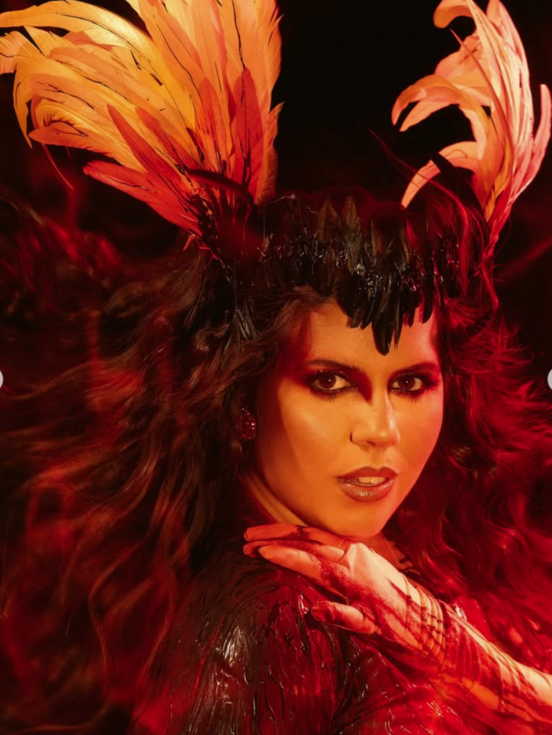 Tati Machado celebra o poder feminino com look inspirado na Fênix - Yago Mesquita