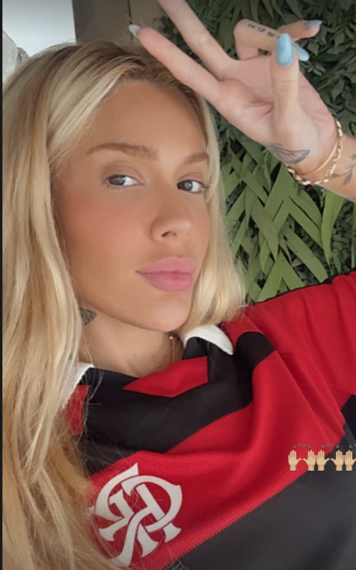 Karoline Lima surpreende ao aparecer com camisa do Flamengo  - reprodução Instagram