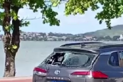 Motociclista fica ferido em colisão com SUV em frente à Prefeitura de Iguaba Grande