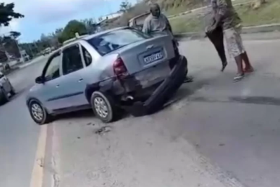 Motorista bate na traseira de carro e foge em Iguaba Grande