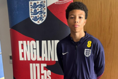 Filho de Thiago Silva recebe chance na seleção da Inglaterra sub-15