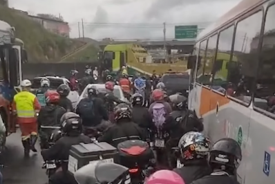 Vídeo: Vazamento de gás provoca interdição de trecho da Dutra, em Nova Iguaçu