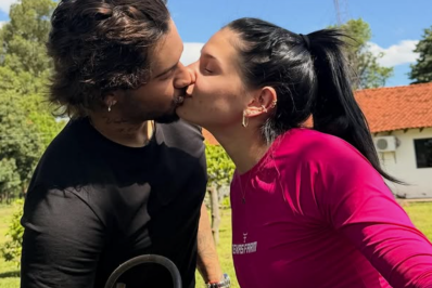 Ana Castela curte descanso na fazenda e troca beijo apaixonado com Zé Felipe