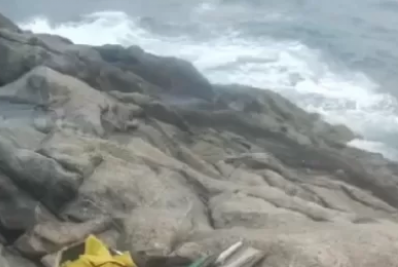 Buscas seguem por quatro pescadores desaparecidos em Arraial do Cabo