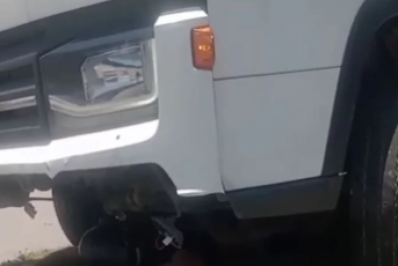 Duas pessoas morrem em acidente entre moto e caminhão em Arraial do Cabo