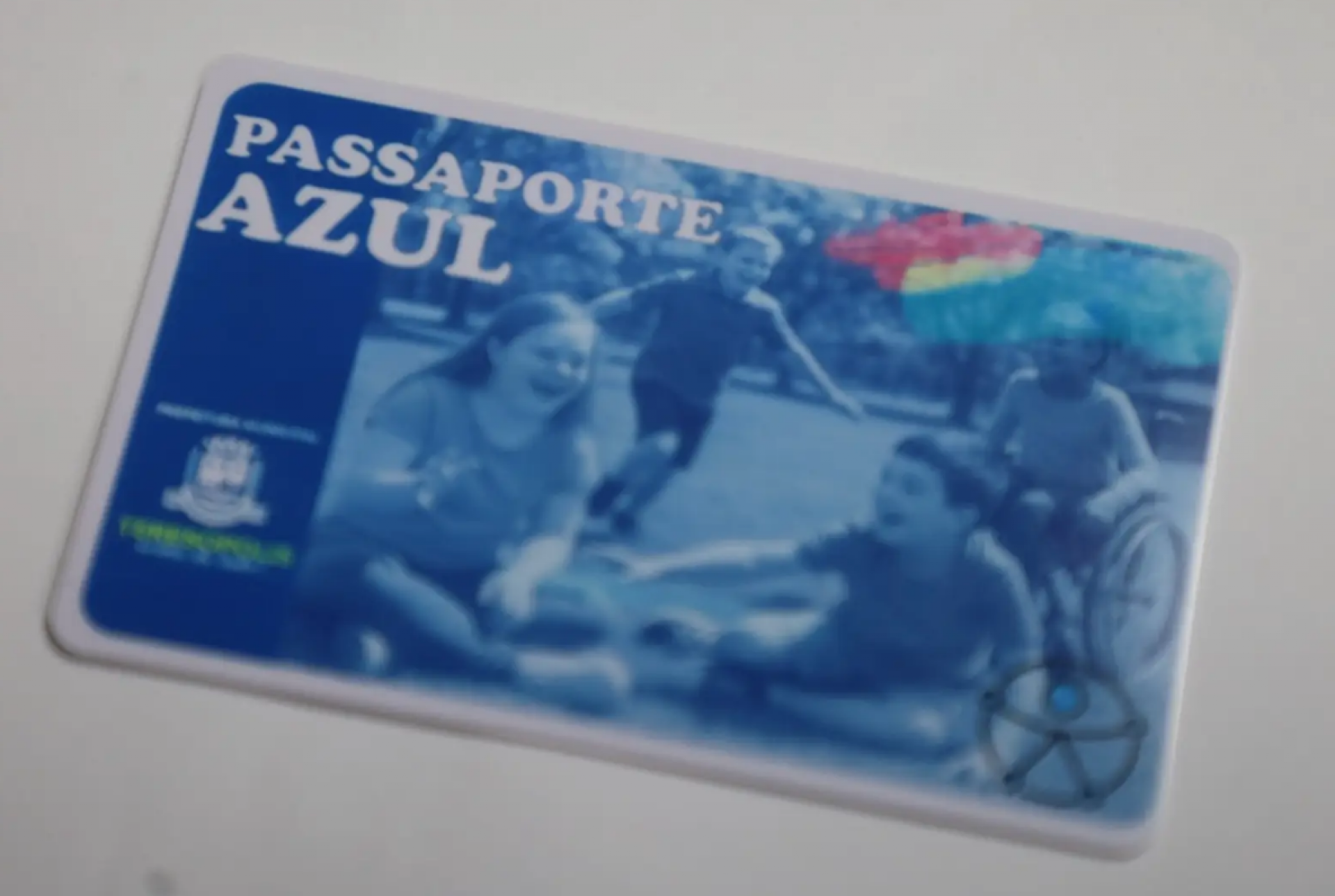 Começa a ser distribuído passaporte que permite acesso de crianças com deficiência ou TEA aos clubes de Teresópolis