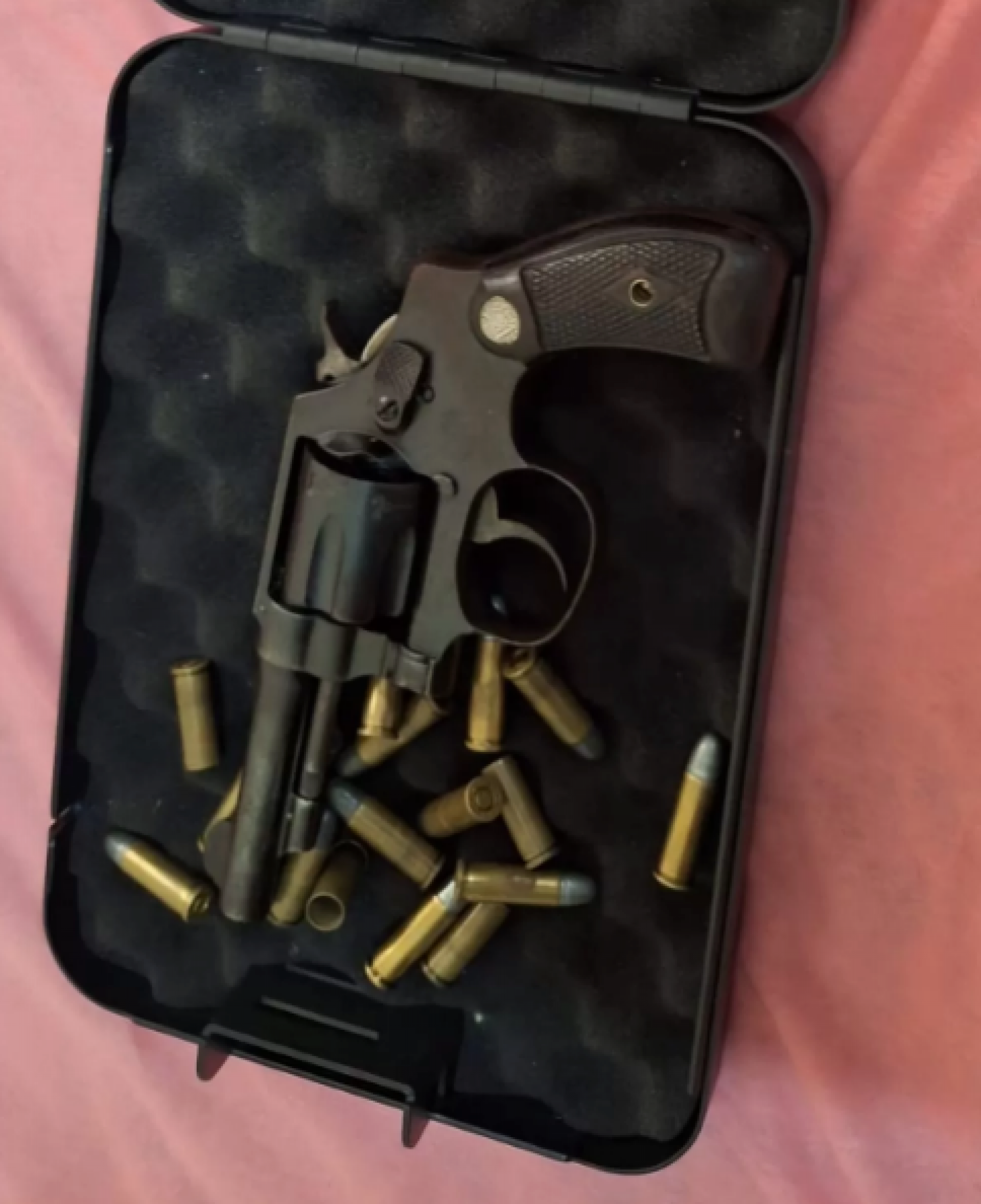 Revólver calibre .32 e 14 munições - Divulgação/PM