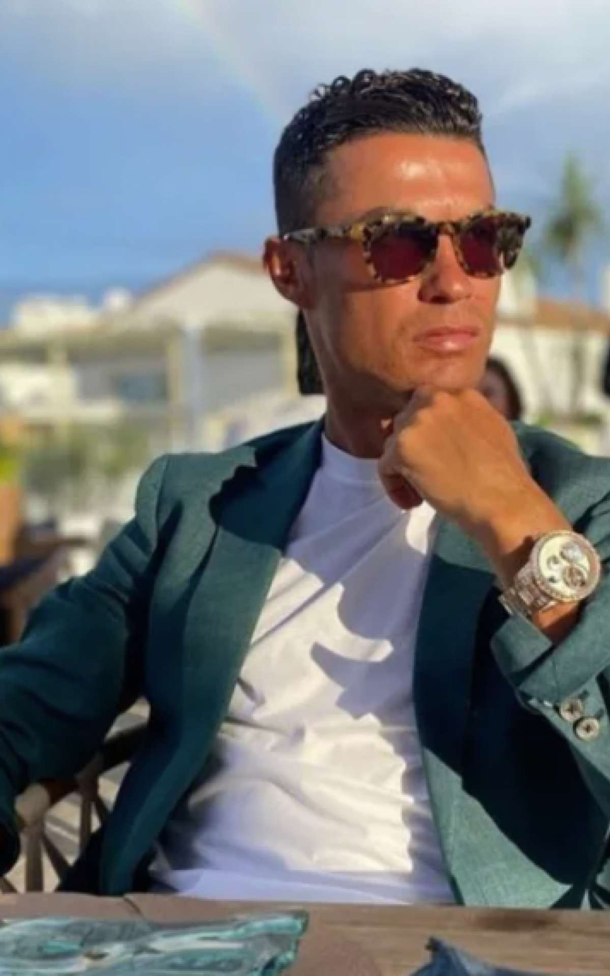 Fortuna de Cristiano Ronaldo: relógio Girard-Perregaux Planetarium Tri-Axial, de R$ 8,7 milhões