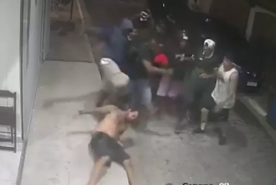 Torcedores do Flamengo são agredidos por grupo de vascaínos em bar de Cabo Frio