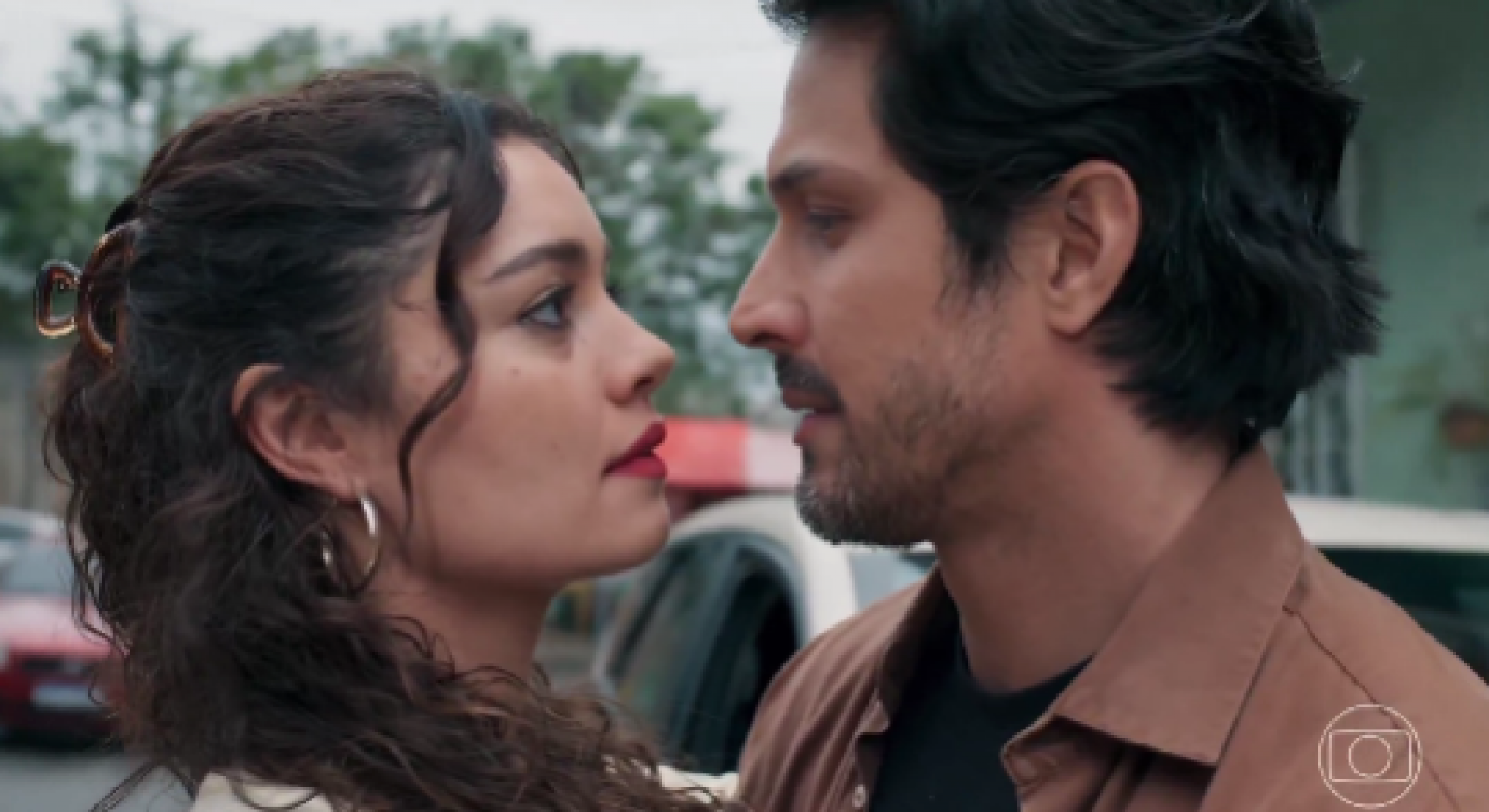 Gerluce e Paulinho se beijam pela primeira vez na novela 'Três Graças', da TV Globo - Reprodução de vídeo / X