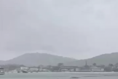 Mancha de óleo e cheiro de combustível são registrados na Ilha do Japonês, em Cabo Frio