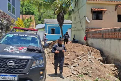Construção irregular é autuada pela Prefeitura no bairro Jacaré, em Cabo Frio