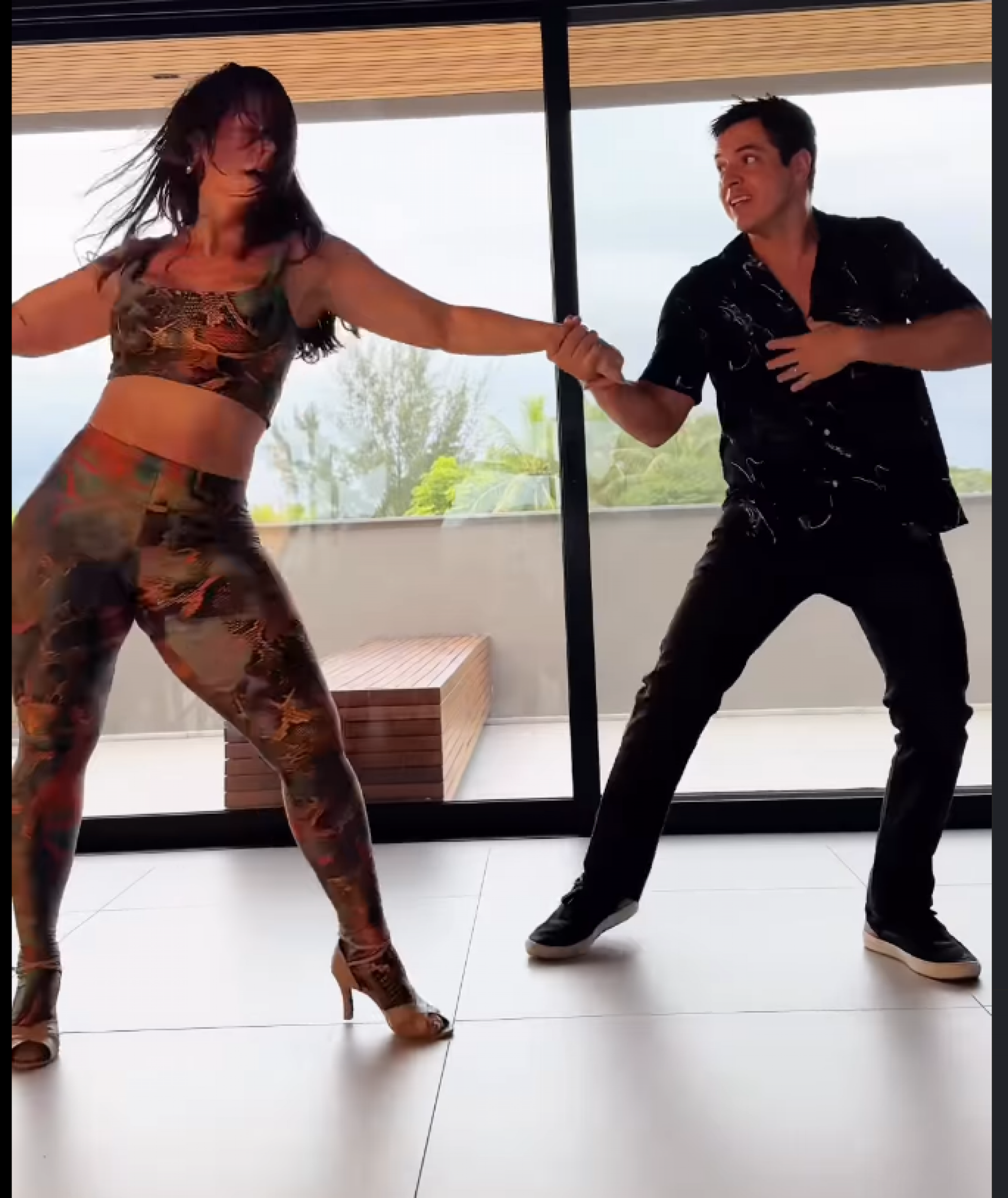 Paolla Oliveira surge dançando salsa ao som de Bad Bunny e diverte seguidores - reprodução Instagram