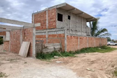 Operação integrada combate ocupações clandestinas e autua vendedor de lotes irregulares em Cabo Frio