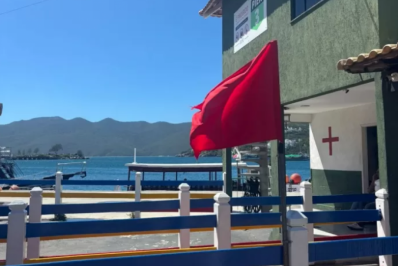 Passeios de barco são cancelados em Arraial do Cabo devido a ventos fortes